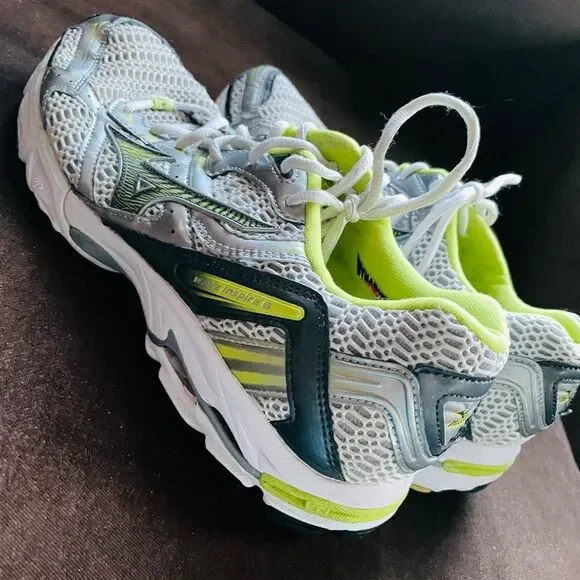 XLNT Mizuno Wave Inspire 6 Vintage Silver White Chartreuse Womens 9 US 40 EU - Picture 4 of 10